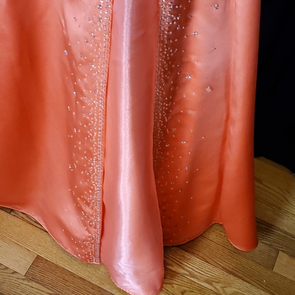 David's Bridal Melon Satin dress, 6, strapless - Picture 4 of 11